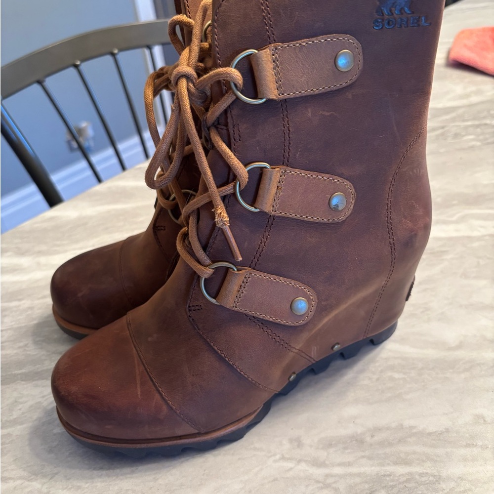 Sorel Joan of arctic Women's wedge Brown Leather Boots size 7